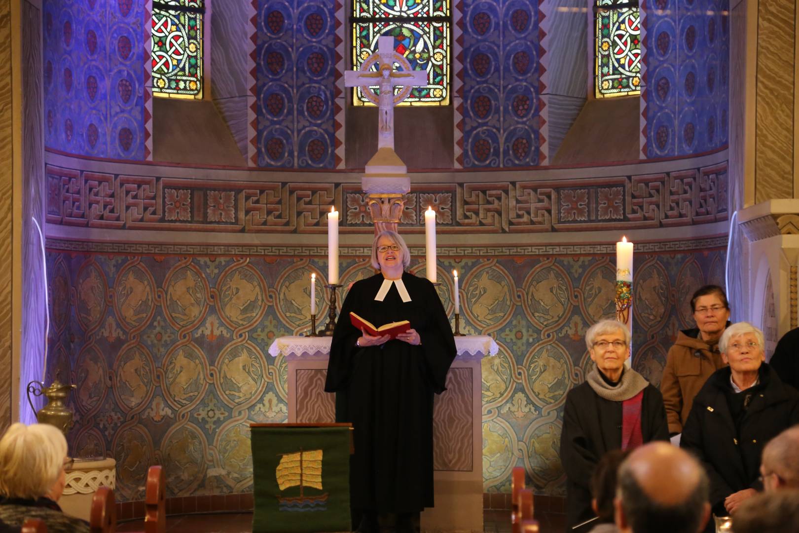 Weihe der St. Franziskuskirche nach der Renovierung durch Superintendentin Henking