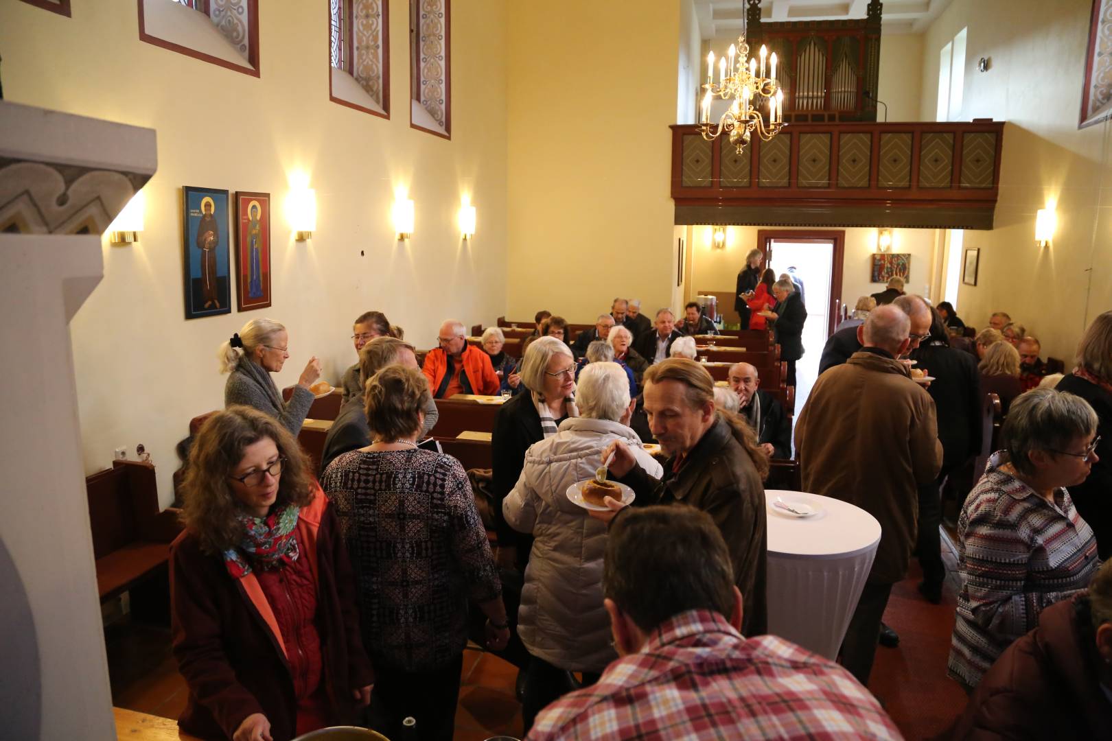 Weihe der St. Franziskuskirche nach der Renovierung durch Superintendentin Henking