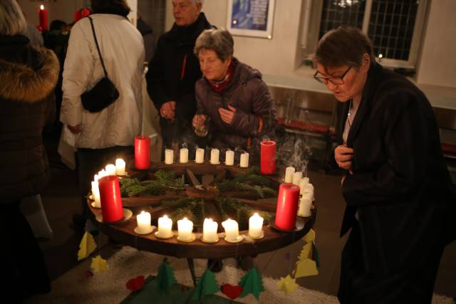 2. Türchen im Lichtergottesdienst in Duingen