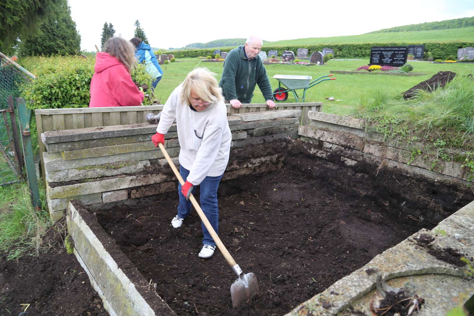 Arbeitseinsatz auf dem Friedhof Capellenhagen