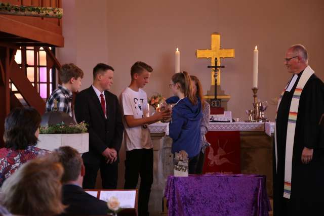 Abendmahlsgottesdienst der Konfirmanden in Weenzen