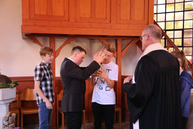 Abendmahlsgottesdienst der Konfirmanden in Weenzen