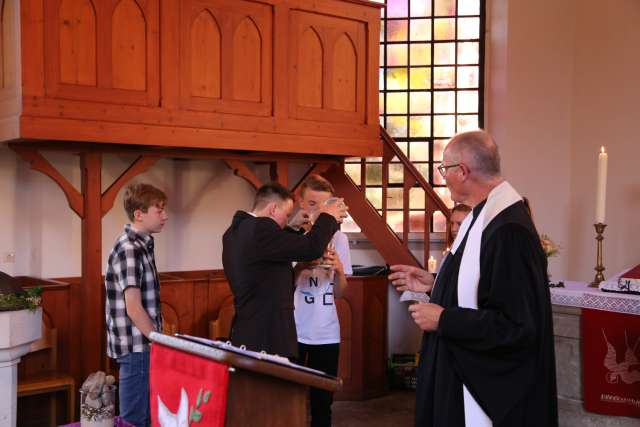 Abendmahlsgottesdienst der Konfirmanden in Weenzen