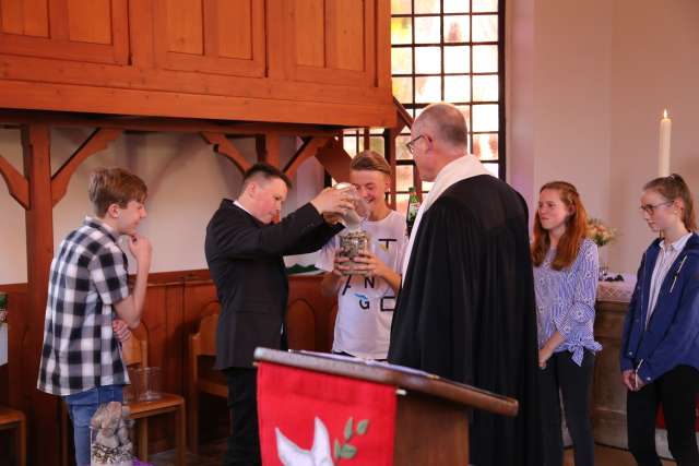 Abendmahlsgottesdienst der Konfirmanden in Weenzen