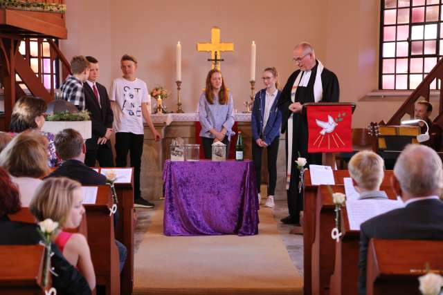 Abendmahlsgottesdienst der Konfirmanden in Weenzen