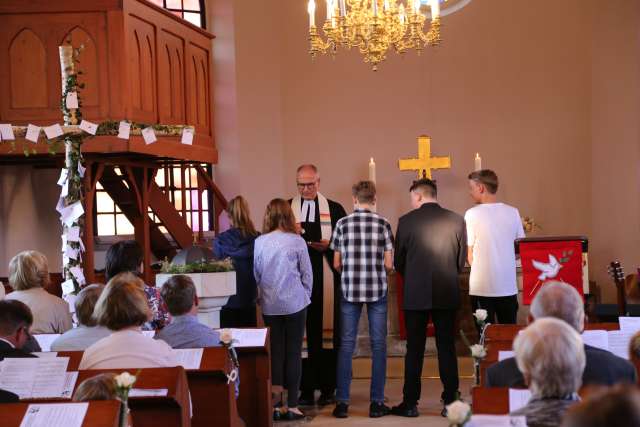 Abendmahlsgottesdienst der Konfirmanden in Weenzen