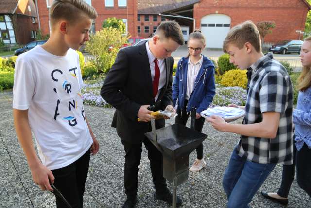 Abendmahlsgottesdienst der Konfirmanden in Weenzen