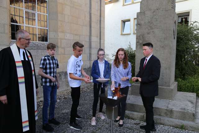 Abendmahlsgottesdienst der Konfirmanden in Weenzen