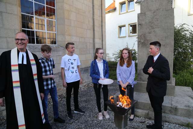 Abendmahlsgottesdienst der Konfirmanden in Weenzen