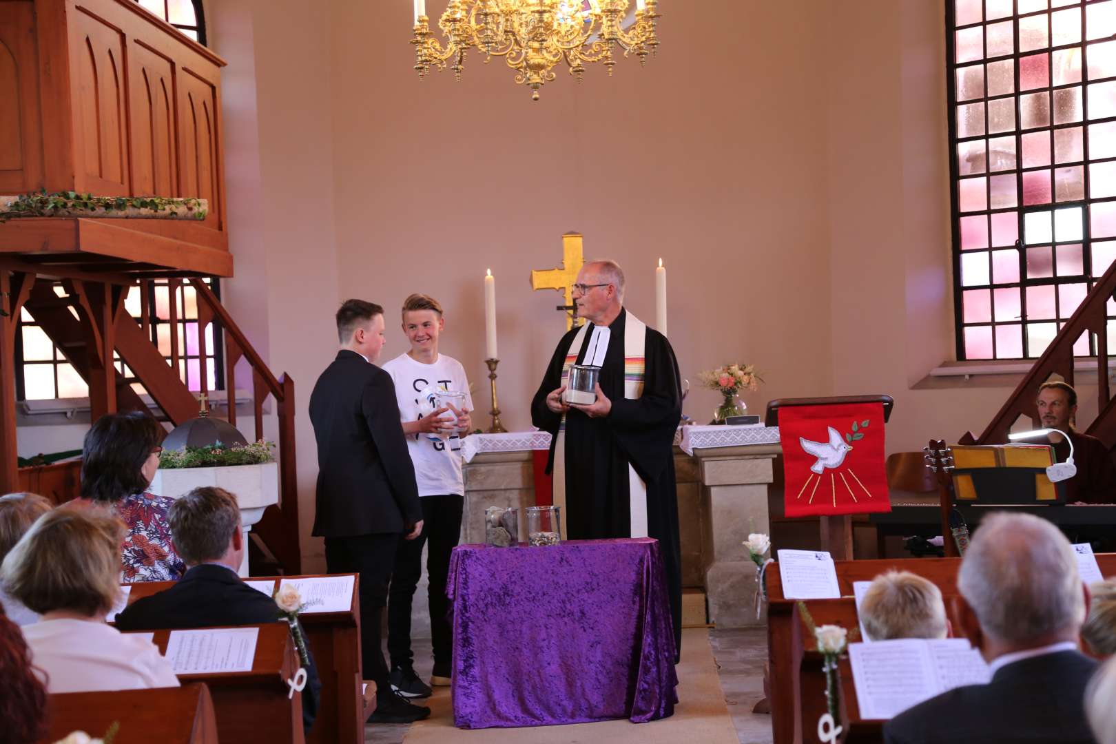 Abendmahlsgottesdienst der Konfirmanden in Weenzen