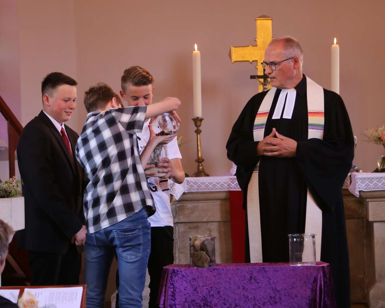 Abendmahlsgottesdienst der Konfirmanden in Weenzen