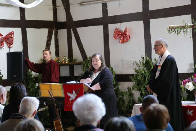 Ökumenischer Pfingstgottesdienst im Reitstall