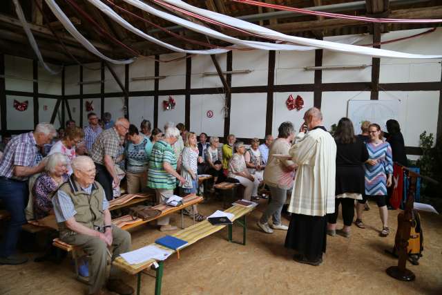 Ökumenischer Pfingstgottesdienst im Reitstall