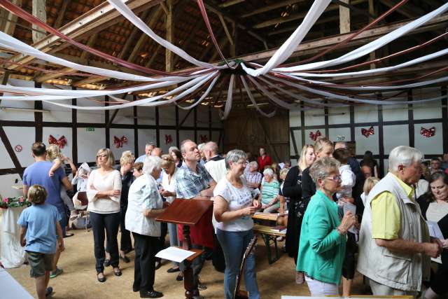 Ökumenischer Pfingstgottesdienst im Reitstall