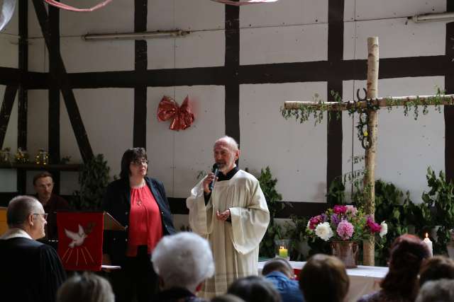 Ökumenischer Pfingstgottesdienst im Reitstall