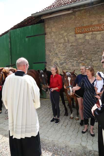 Ökumenischer Pfingstgottesdienst im Reitstall