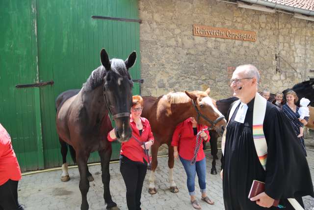 Ökumenischer Pfingstgottesdienst im Reitstall