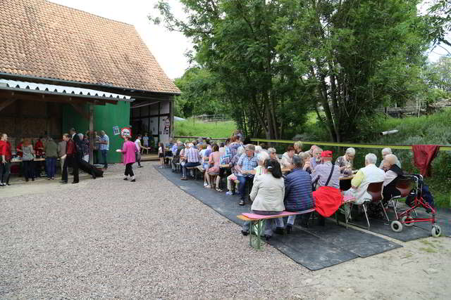 Ökumenischer Pfingstgottesdienst im Reitstall