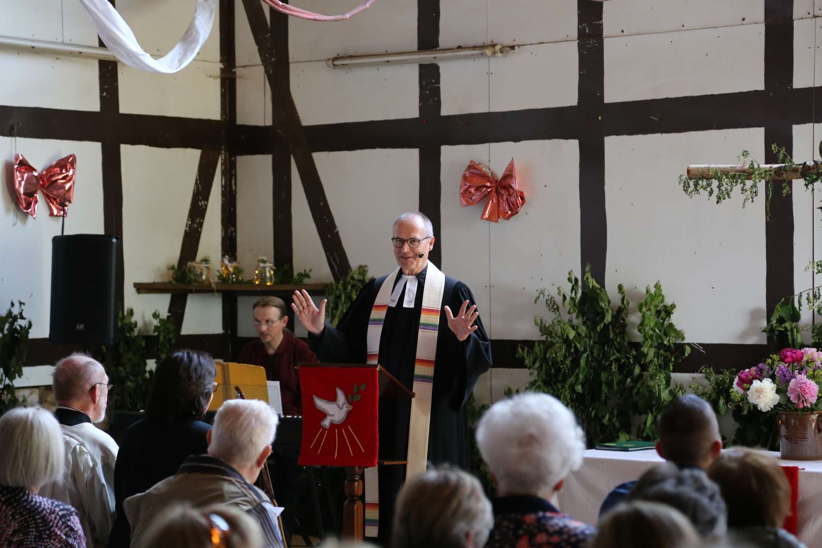 Ökumenischer Pfingstgottesdienst im Reitstall