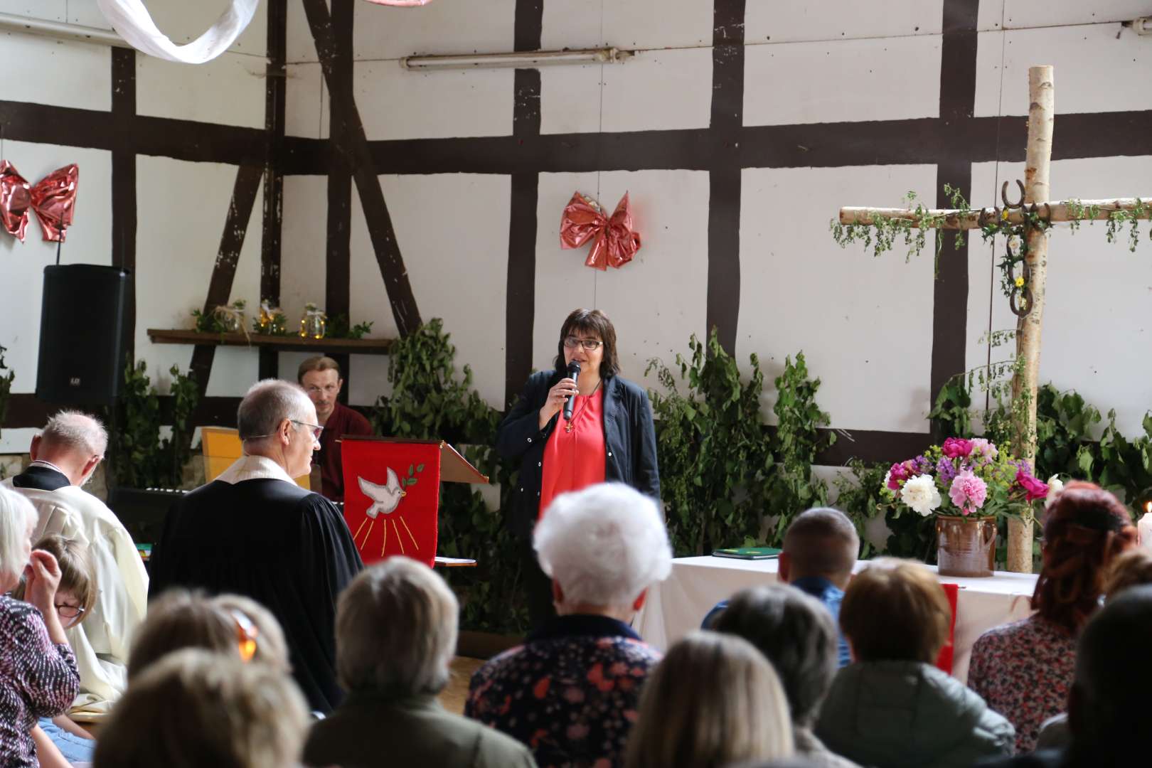 Ökumenischer Pfingstgottesdienst im Reitstall