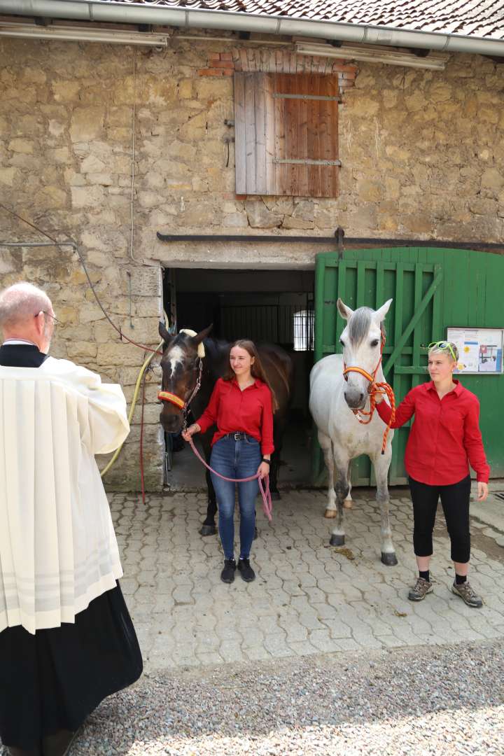 Ökumenischer Pfingstgottesdienst im Reitstall