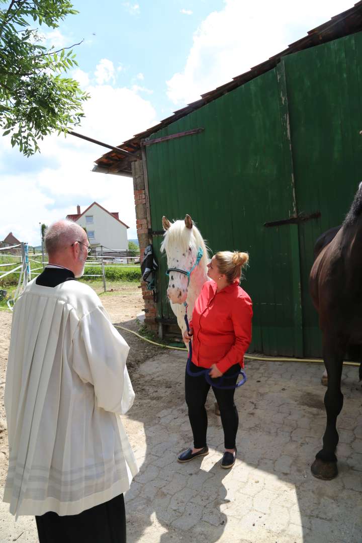 Ökumenischer Pfingstgottesdienst im Reitstall