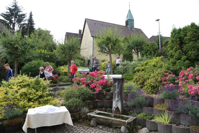 3, Sommerkirche unterwegs zu den Quellen in Fölziehausen