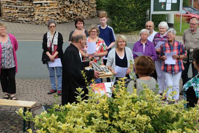 3, Sommerkirche unterwegs zu den Quellen in Fölziehausen