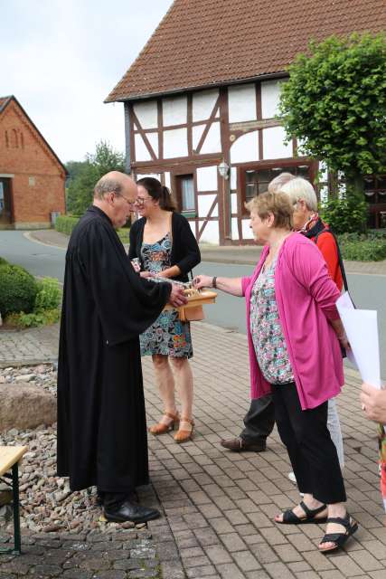 3, Sommerkirche unterwegs zu den Quellen in Fölziehausen