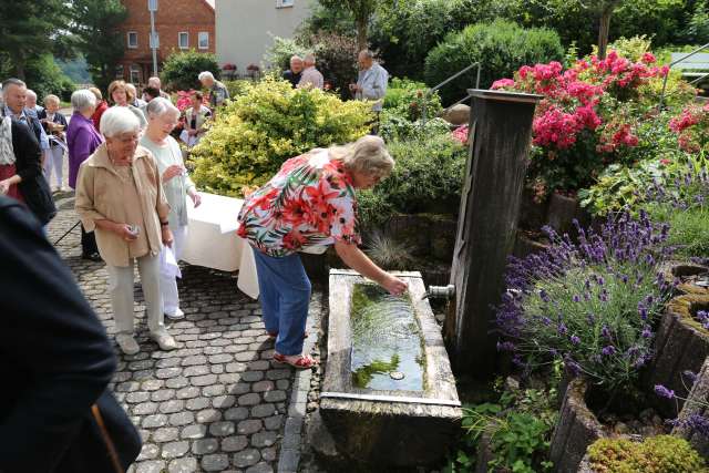 3, Sommerkirche unterwegs zu den Quellen in Fölziehausen