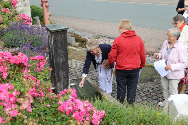 3, Sommerkirche unterwegs zu den Quellen in Fölziehausen