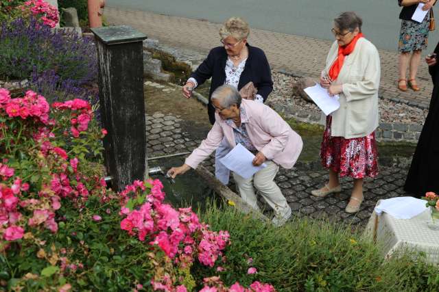 3, Sommerkirche unterwegs zu den Quellen in Fölziehausen