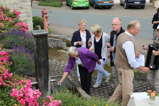 3, Sommerkirche unterwegs zu den Quellen in Fölziehausen