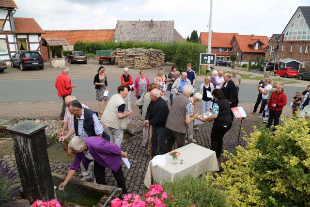 3, Sommerkirche unterwegs zu den Quellen in Fölziehausen