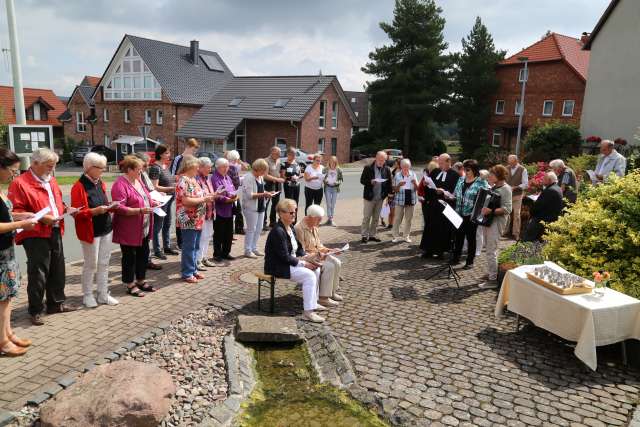 3, Sommerkirche unterwegs zu den Quellen in Fölziehausen