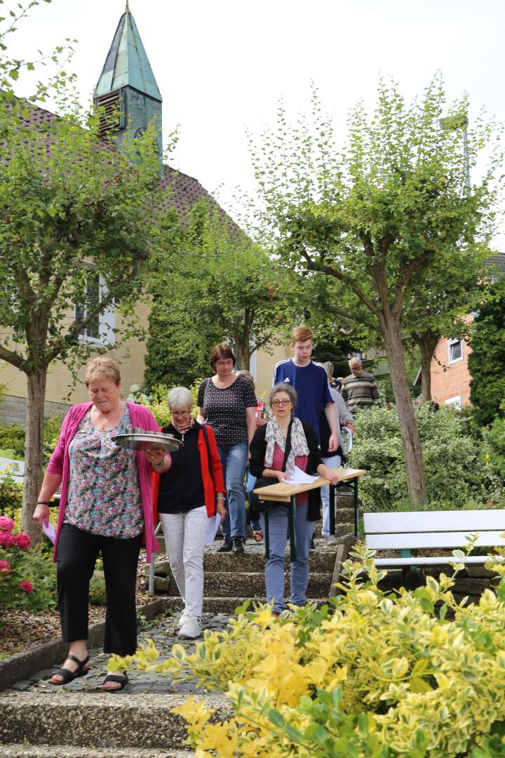 3, Sommerkirche unterwegs zu den Quellen in Fölziehausen