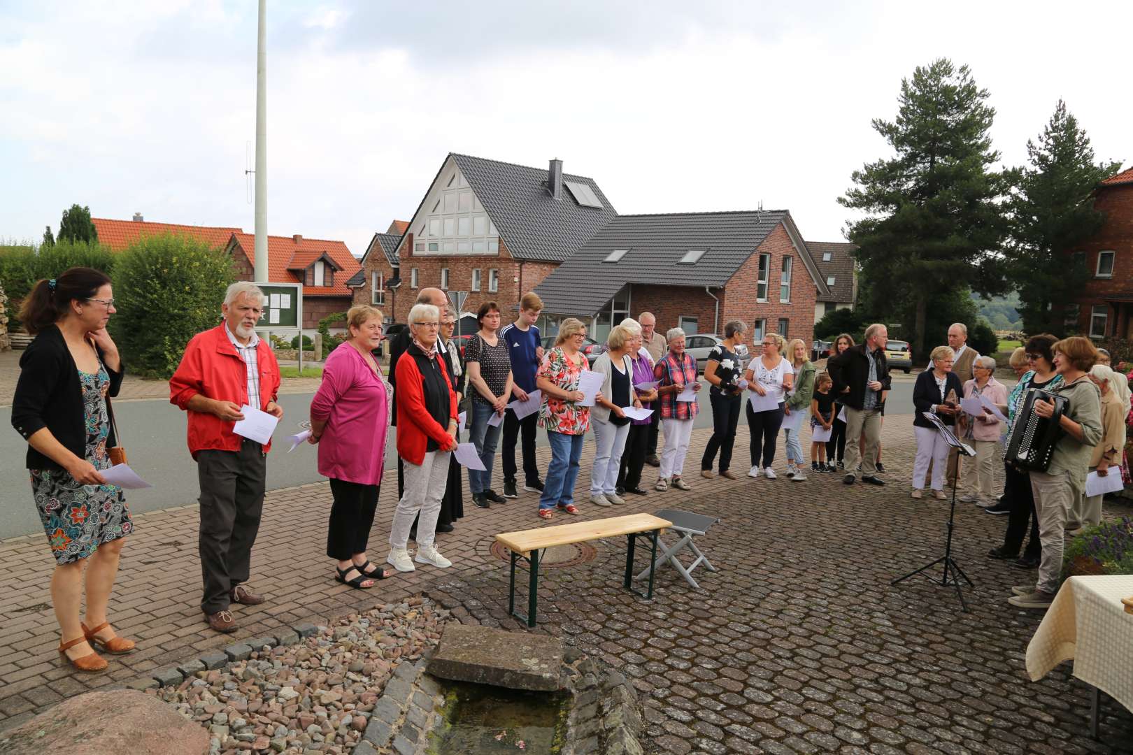 3, Sommerkirche unterwegs zu den Quellen in Fölziehausen