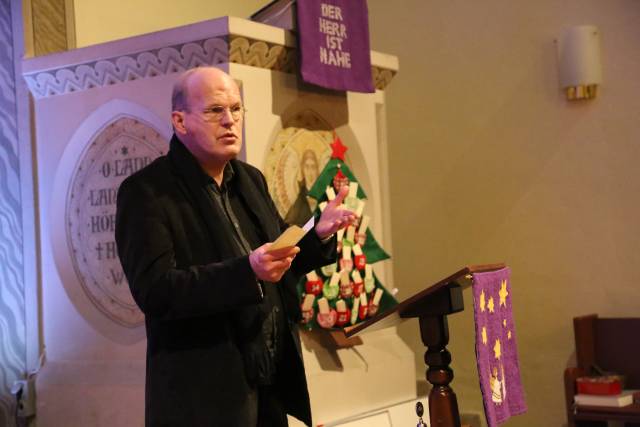 Lichtergottesdienst in der St. Franziskuskirche und Auftakt des "Lebendigen Adventskalenders"