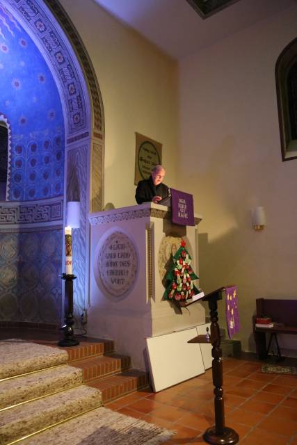 Lichtergottesdienst in der St. Franziskuskirche und Auftakt des "Lebendigen Adventskalenders"