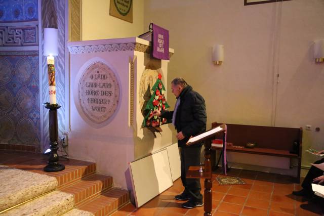 Lichtergottesdienst in der St. Franziskuskirche und Auftakt des "Lebendigen Adventskalenders"