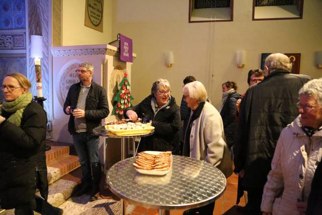 Lichtergottesdienst in der St. Franziskuskirche und Auftakt des "Lebendigen Adventskalenders"