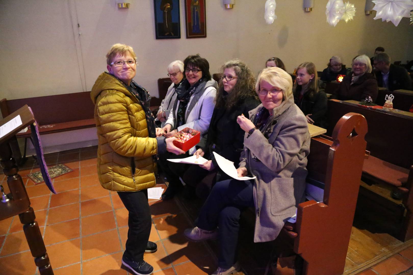 Lichtergottesdienst in der St. Franziskuskirche und Auftakt des "Lebendigen Adventskalenders"