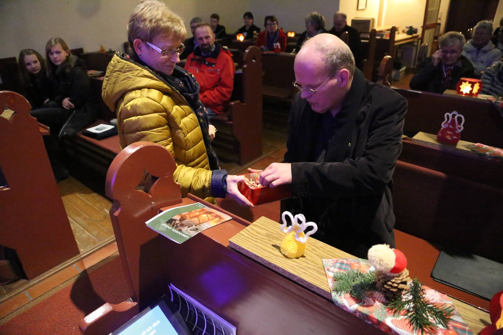 Lichtergottesdienst in der St. Franziskuskirche und Auftakt des "Lebendigen Adventskalenders"