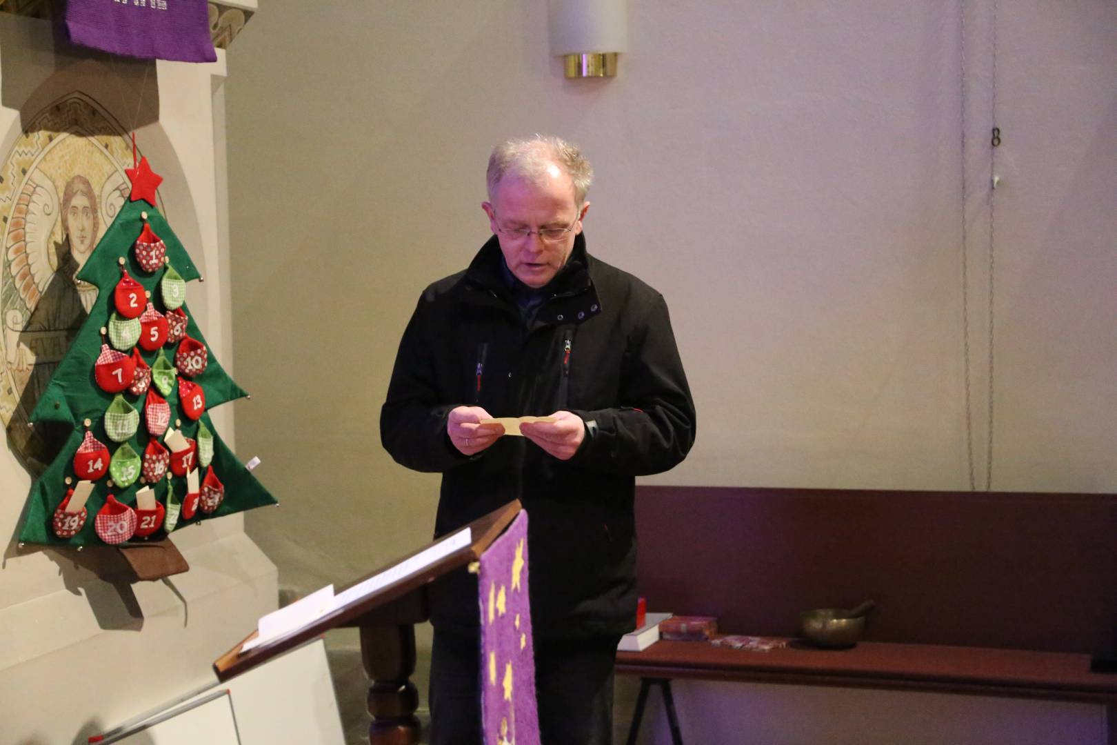 Lichtergottesdienst in der St. Franziskuskirche und Auftakt des "Lebendigen Adventskalenders"