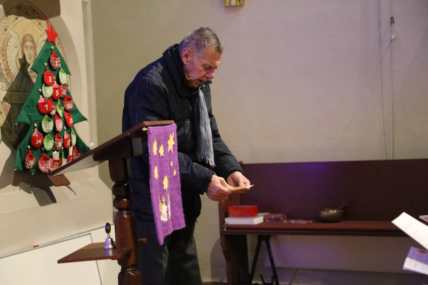 Lichtergottesdienst in der St. Franziskuskirche und Auftakt des "Lebendigen Adventskalenders"