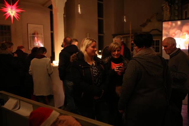 8. Türchen des "Lebendigen Adventskalenders" im Lichtergottesdienst in Duingen