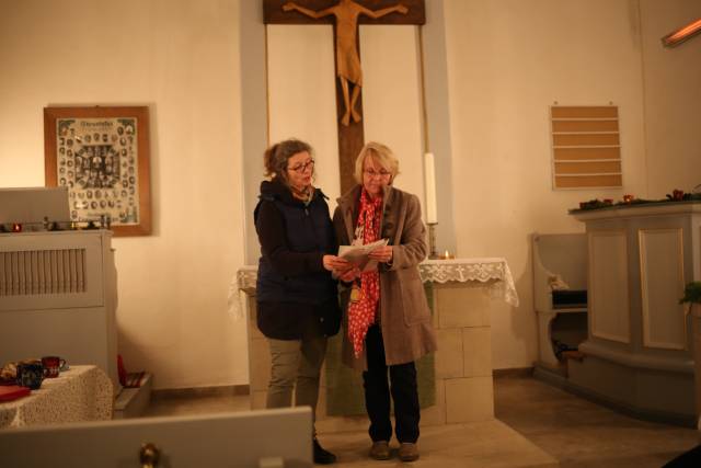 12. Türchen des "Lebendigen Adventskalenders" in der Allerheiligenkapelle in Capellenhagen