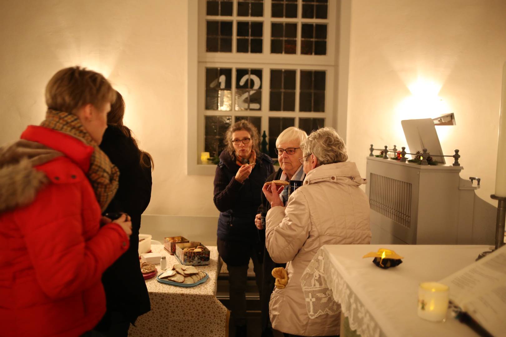 12. Türchen des "Lebendigen Adventskalenders" in der Allerheiligenkapelle in Capellenhagen