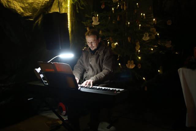 Scheunengottesdienst und 15. Türchen des "Lebendigen Adventskalenders"