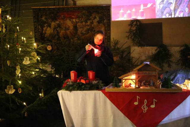 Scheunengottesdienst und 15. Türchen des "Lebendigen Adventskalenders"